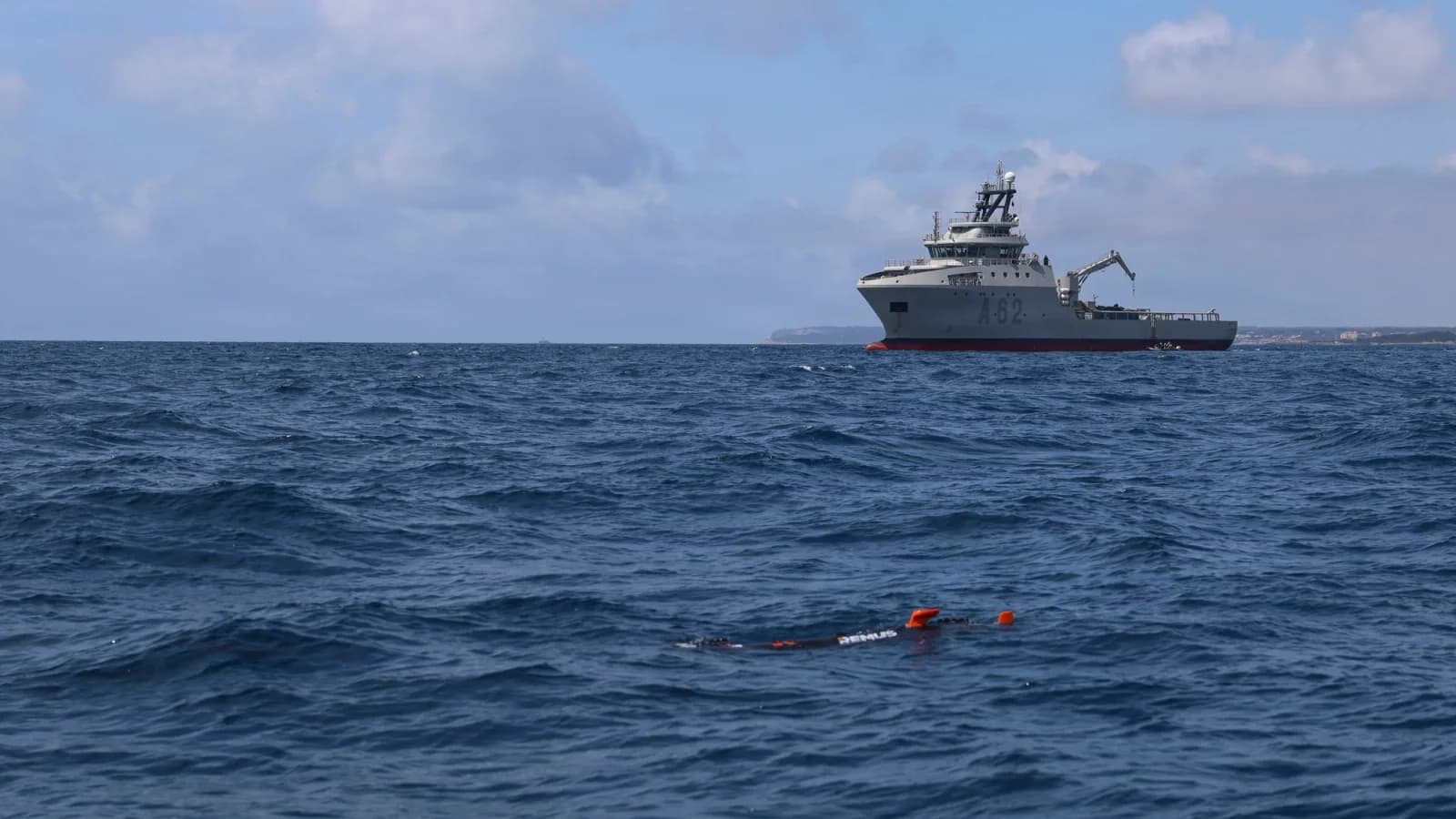 A small Mk18 minehunting underwater vehicle operates in front of ESPS Cartagena during a May 2026 Spanish exercise